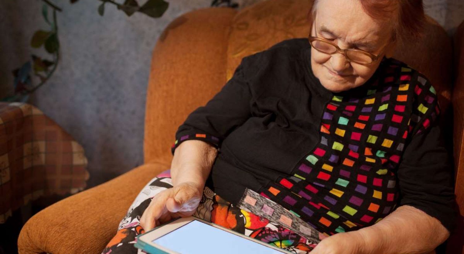 elderly-lady-using-a-tablet